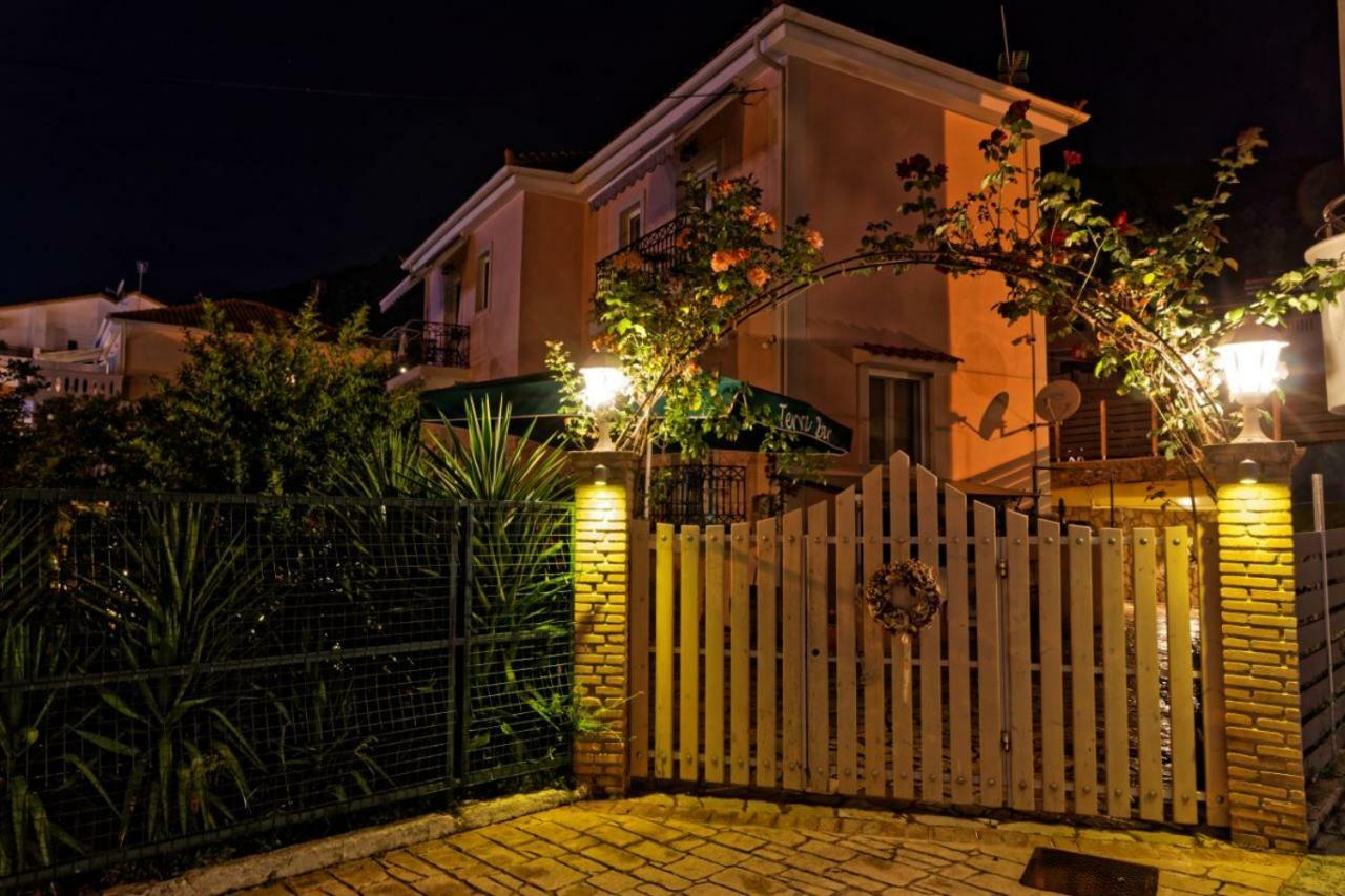 Anemos Apartment Parga Luaran gambar